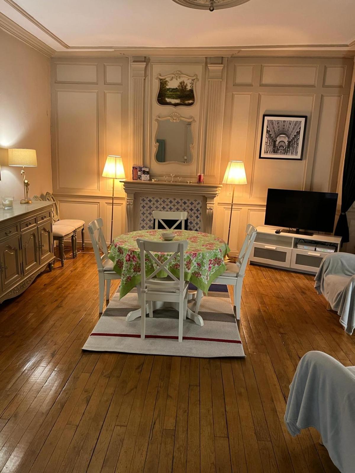 Eglantine Appartement Centre Historique De Динан Екстериор снимка